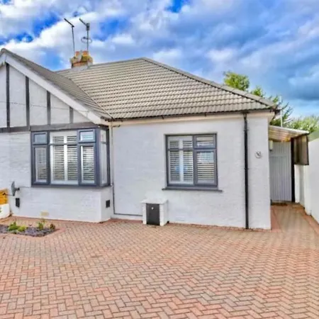 Betty'S Bungalow Lancing Exterior photo