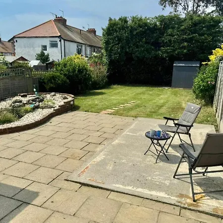Betty'S Bungalow Lancing Exterior photo